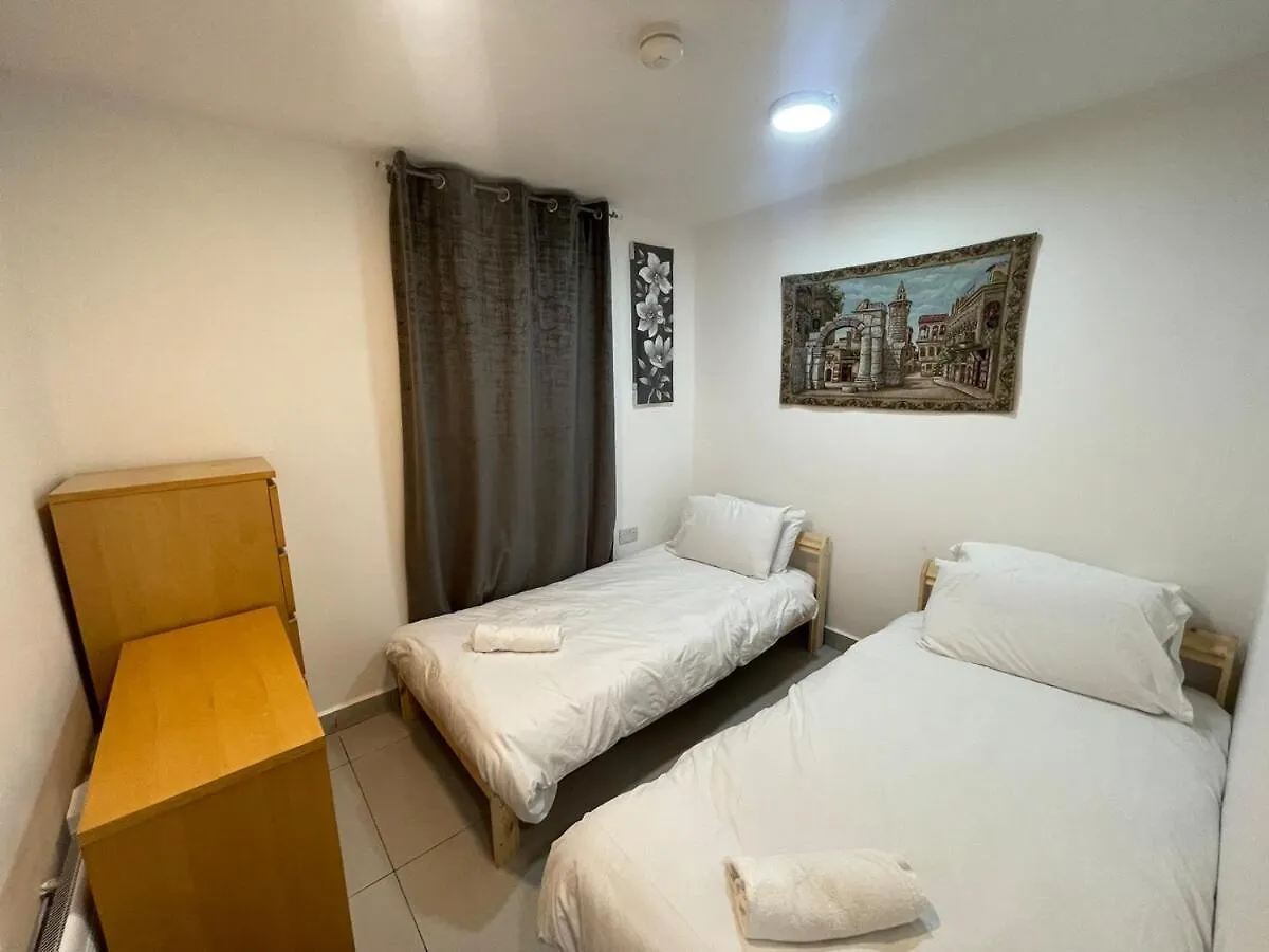 Cozy 2 Bedroom Flat - City Centre - Free Parking Cardiff Apartment