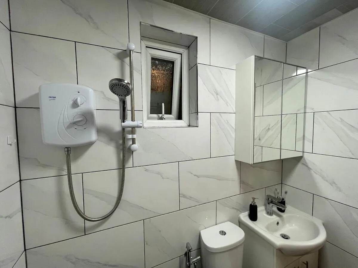 Cozy 2 Bedroom Flat - City Centre - Free Parking Cardiff Apartment