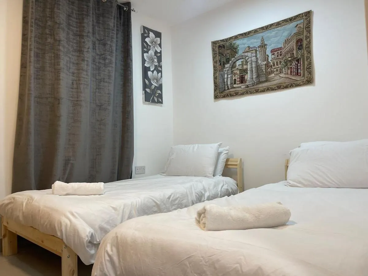Cozy 2 Bedroom Flat - City Centre - Free Parking Cardiff