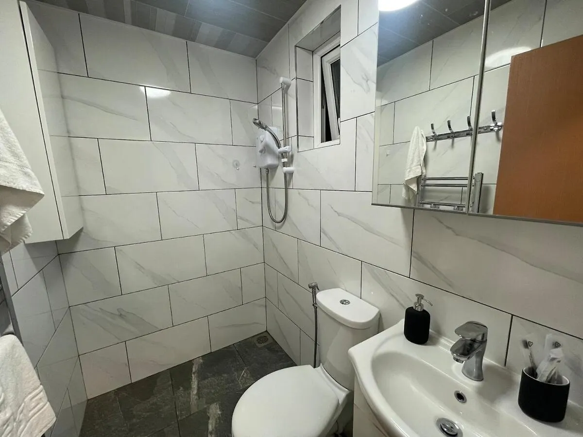 Cozy 2 Bedroom Flat - City Centre - Free Parking Cardiff