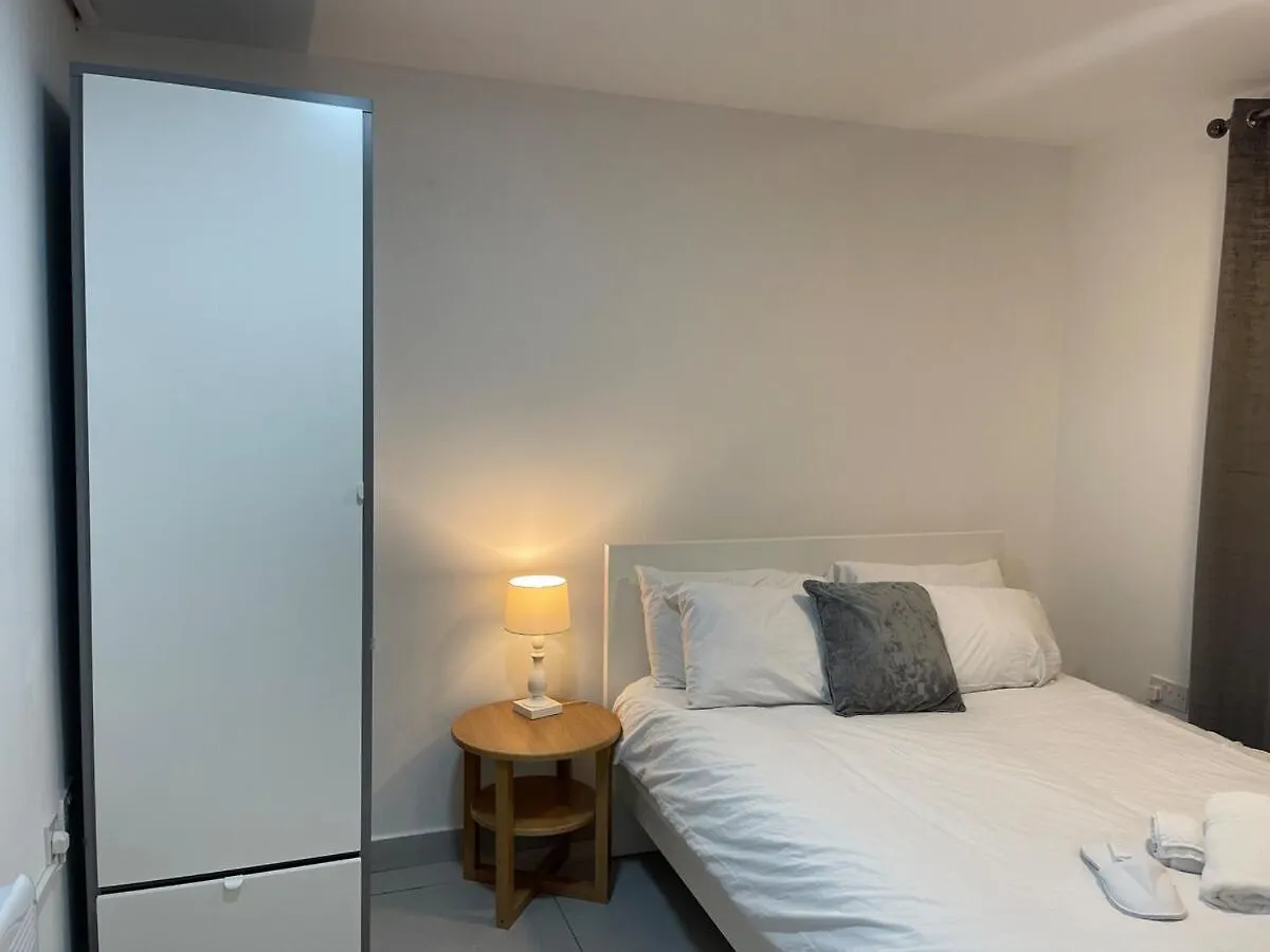 Cozy 2 Bedroom Flat - City Centre - Free Parking Cardiff